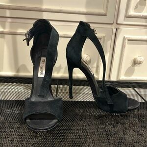 Steve Madden black suede heels